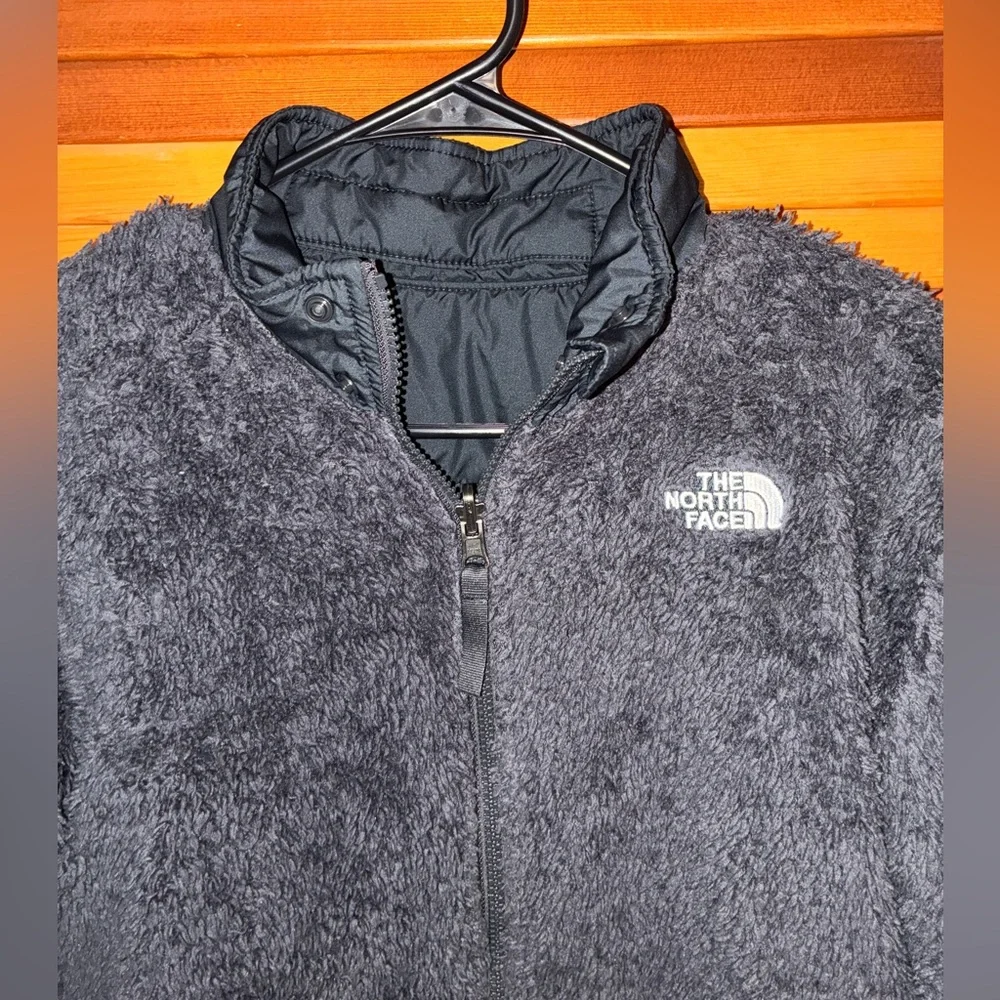 The North Face Reversible Puffer/Sherpa Jacket, black/gray- kids size XXL